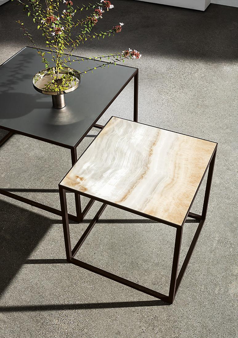 Quadro coffee table with gold onyx ceramic and smoked mirror